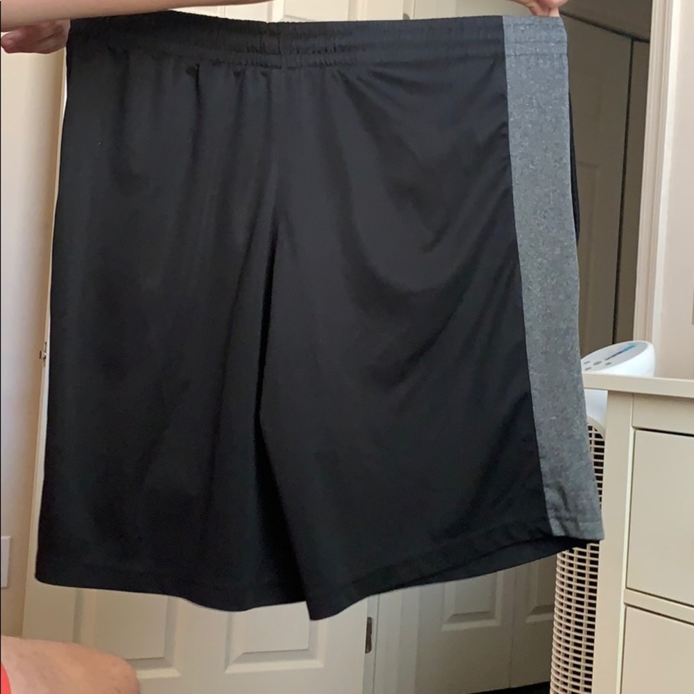 Shorts - Picture 2 of 3